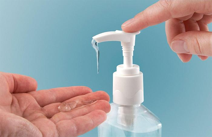 Đối phó dịch bệnh Covid-19 không thể thiếu nước rửa tay khô, nhưng sử dụng thế nào mới đúng - Ảnh 1